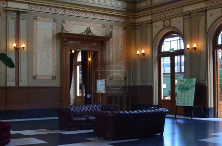 Photo for Utrecht, Netherlands - July 23, 2022: Spoorwegmuseum. Hall with luxurious leather sofas and wooden doors - Royalty Free Image