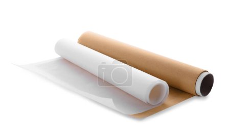 Rollos de papel para hornear sobre fondo blanco
