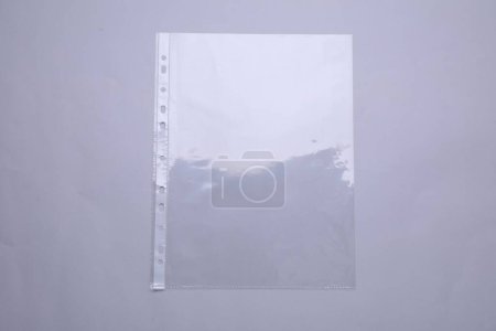 Foto de Bolsillo perforado vacío sobre fondo gris claro, vista superior - Imagen libre de derechos