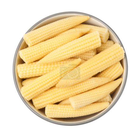 Foto de Cuenco de maíz bebé en escabeche aislado en blanco, vista superior - Imagen libre de derechos