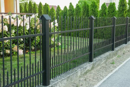 Foto de Beautiful black iron fence near pathway outdoors - Imagen libre de derechos