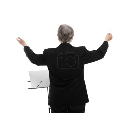 Foto de Conductor profesional con bastón y soporte de nota sobre fondo blanco, vista posterior - Imagen libre de derechos