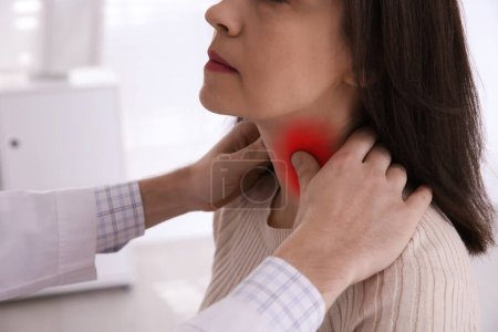 Foto de Endocrine system. Doctor examining patient's thyroid gland in hospital, closeup - Imagen libre de derechos