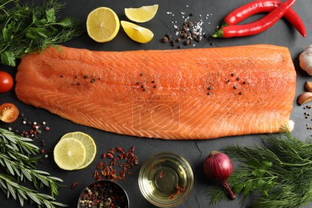 Téléchargez les photos : Fresh raw salmon and ingredients for marinade on black table, flat lay - en image libre de droit