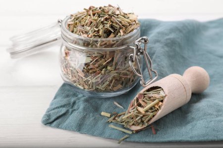 Téléchargez les photos : Jar and scoop with aromatic dried lemongrass on white table - en image libre de droit