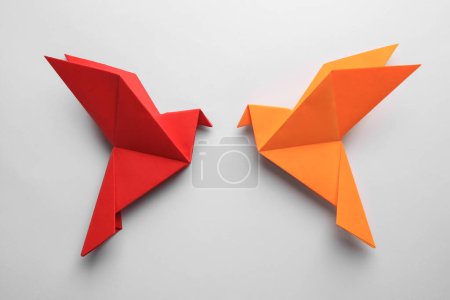 Foto de Origami art. Colorful handmade paper birds on white background, flat lay - Imagen libre de derechos