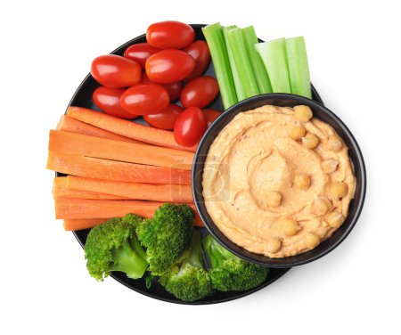 Foto de Placa con delicioso hummus y verduras frescas sobre fondo blanco, vista superior - Imagen libre de derechos