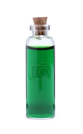 Téléchargez les photos : Bouteille en verre de colorant alimentaire vert sur fond blanc - en image libre de droit