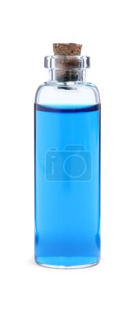 Téléchargez les photos : Bouteille en verre de colorant alimentaire bleu clair sur fond blanc - en image libre de droit