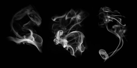 Foto de Colección de humo blanco sobre fondo negro - Imagen libre de derechos