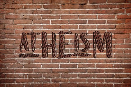 Téléchargez les photos : Mot athéisme sur le mur de briques. Position philosophique ou religieuse - en image libre de droit