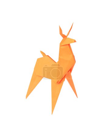 Foto de Arte en origami. Ciervo de papel naranja hecho a mano sobre fondo blanco - Imagen libre de derechos