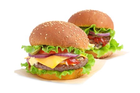 Téléchargez les photos : Délicieux hamburgers avec galette de boeuf et laitue isolés sur blanc - en image libre de droit