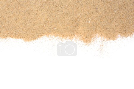 Trockener Sand am Strand isoliert auf weißem Grund, Blick von oben