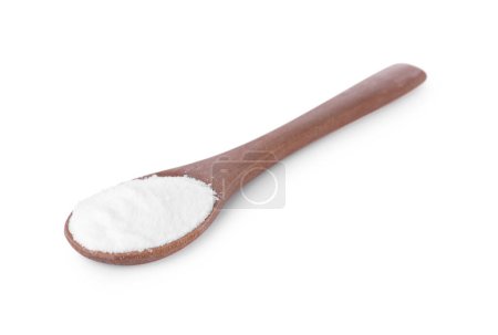 Cuchara de madera con polvo de fructosa dulce aislado en blanco