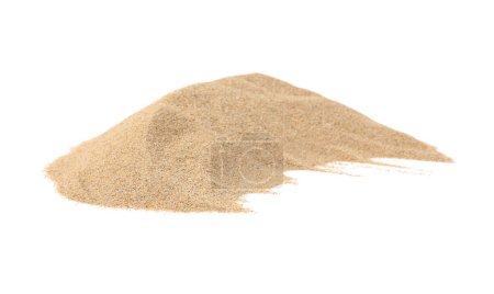 Téléchargez les photos : Tas de sable de plage isolé sur blanc - en image libre de droit