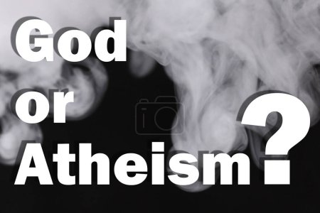 Foto de Pregunta Dios o ateísmo sobre fondo negro con humo - Imagen libre de derechos