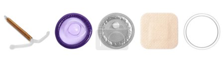 Téléchargez les photos : Patch contraceptif, anneau vaginal, préservatif, dispositif intra-utérin et pilule d'urgence isolé sur blanc. Différentes méthodes de contraception - en image libre de droit