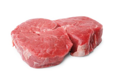Téléchargez les photos : Viande de bœuf fraîche coupée isolée sur blanc - en image libre de droit