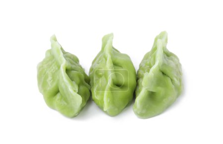 Téléchargez les photos : Délicieuses boulettes vertes (gyozas) isolées sur blanc - en image libre de droit