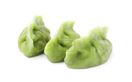 Téléchargez les photos : Délicieuses boulettes vertes (gyozas) isolées sur blanc - en image libre de droit