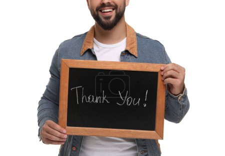 Mann hält kleine Kreidetafel mit dem Satz "Danke" auf weißem Hintergrund, Nahaufnahme