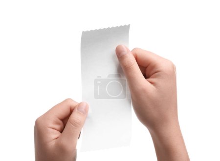 Téléchargez les photos : Femme tenant un morceau de papier thermique vierge pour réception sur fond blanc, gros plan - en image libre de droit