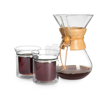 Foto de Cafetera Chemex y vasos de café aislados en blanco - Imagen libre de derechos