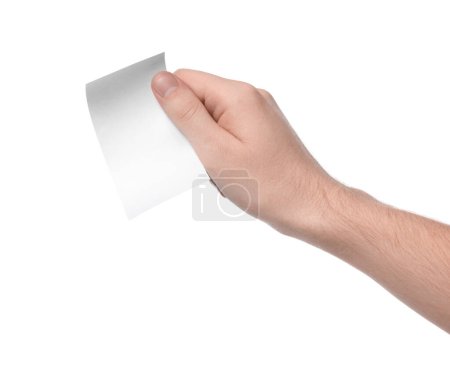 Téléchargez les photos : Homme tenant un morceau de papier thermique vierge pour réception sur fond blanc, gros plan - en image libre de droit