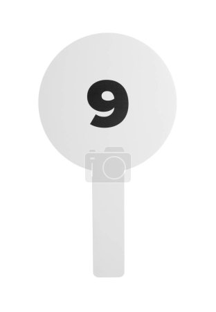 Palette de vente aux enchères avec numéro 9 isolé sur blanc