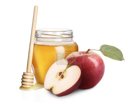 Téléchargez les photos : Miel dans un bocal en verre, pommes et trempette isolé sur blanc - en image libre de droit