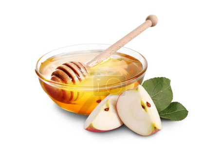 Téléchargez les photos : Miel dans un bol et pomme coupée isolé sur blanc - en image libre de droit