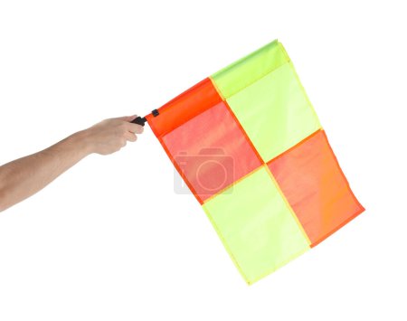 Schiedsrichter hält Linienrichter-Fahne auf weißem Hintergrund, Nahaufnahme