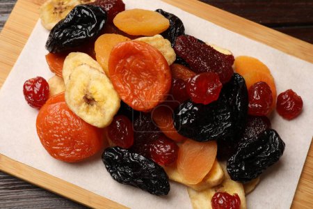Téléchargez les photos : Mélange de délicieux fruits secs sur la table, gros plan - en image libre de droit