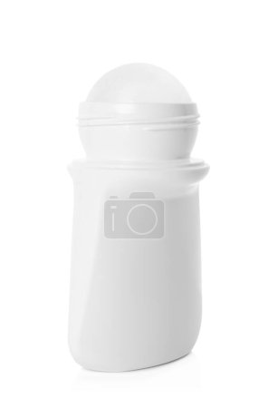 Un desodorante roll-on aislado en blanco. Producto de cuidado personal