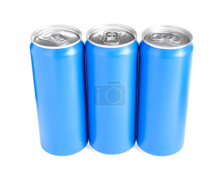 Bebidas energéticas en latas azules aisladas en blanco