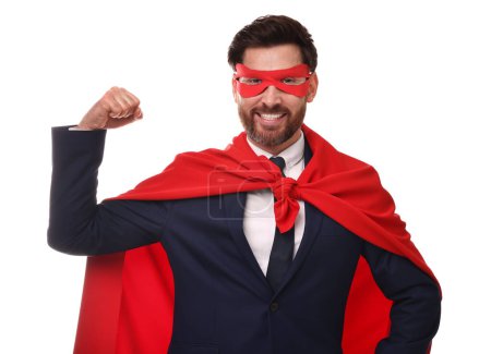 Foto de Feliz hombre de negocios con capa de superhéroe rojo y máscara sobre fondo blanco - Imagen libre de derechos