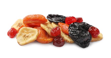 Téléchargez les photos : Mélange de délicieux fruits secs isolés sur du blanc - en image libre de droit
