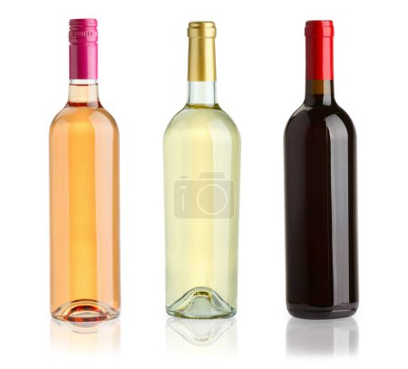Téléchargez les photos : Bouteilles de vins blancs, roses et rouges isolées sur blanc, ensemble - en image libre de droit