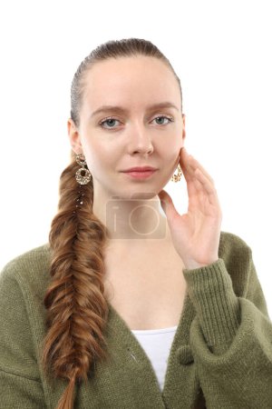Foto de Mujer con cabello trenzado sobre fondo blanco - Imagen libre de derechos