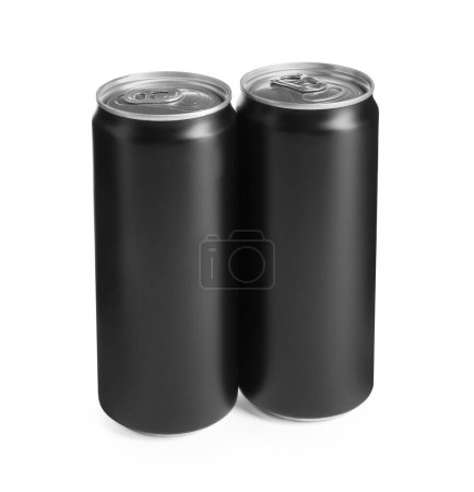 Foto de Bebidas energéticas en latas de aluminio negro sobre fondo blanco - Imagen libre de derechos
