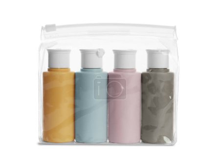 Téléchargez les photos : Trousse de voyage cosmétique en sac plastique isolé sur blanc - en image libre de droit