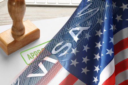 Visa pour les États-Unis d'Amérique, exposition multiple avec le drapeau national des États-Unis