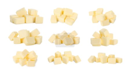 Morceaux de beurre isolés sur blanc, ensemble