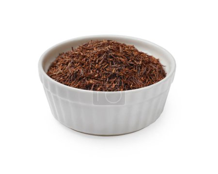 Rooibos-Tee in Schale isoliert auf weiß