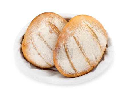 Cesta con pan fresco aislado en blanco, vista superior