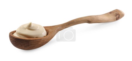 Yaourt naturel dans une cuillère en bois isolé sur blanc