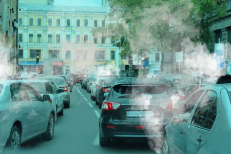 Umweltverschmutzung. Luftverschmutzung durch Abgase in der Stadt. Autos auf der Straße von Auspuff umgeben