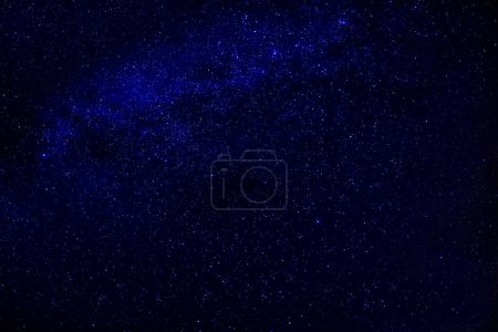 Myriades d'étoiles scintillantes dans le cosmos céleste