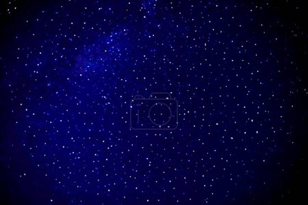 Myriades d'étoiles scintillantes dans le cosmos céleste
